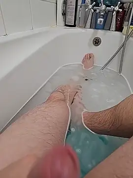 Snapshot of Big_And_ThickUK chatting on October 18, 2025, 5:25 pm Big And ThickUK online show from October 18, 2025, 5:25 pm