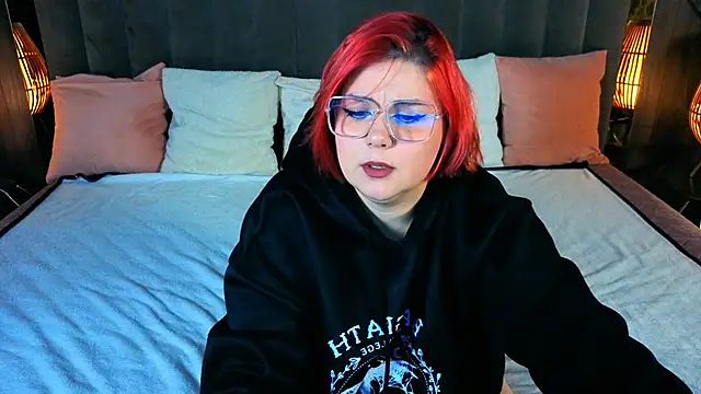 Snapshot of BettyDark chatting on September 28, 2025, 8:03 pm BettyDark online show from September 28, 2025, 8:03 pm