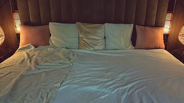 Snapshot of BettyDark chatting on November 27, 2025, 8:33 pm BettyDark online show from November 27, 2025, 8:33 pm