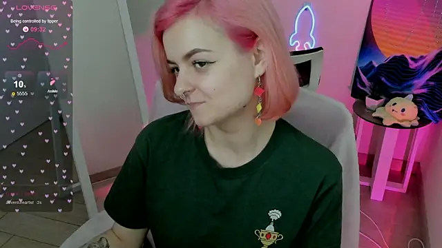 Snapshot of Fire_Bestie chatting on February 16, 2025, 10:54 am Fire Bestie online show from February 16, 2025, 10:54 am