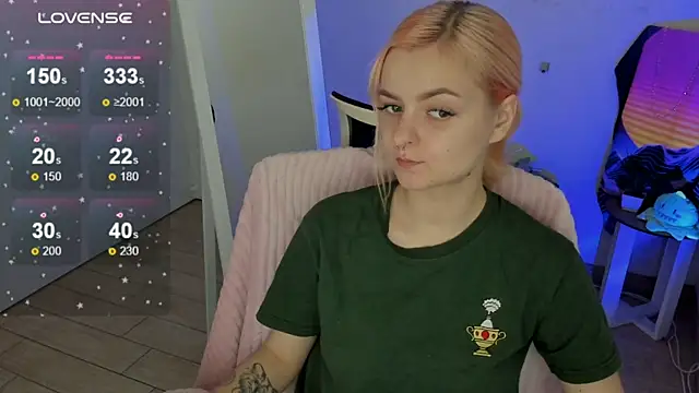 Snapshot of Fire_Bestie chatting on September 18, 2025, 12:51 pm Fire Bestie online show from September 18, 2025, 12:51 pm