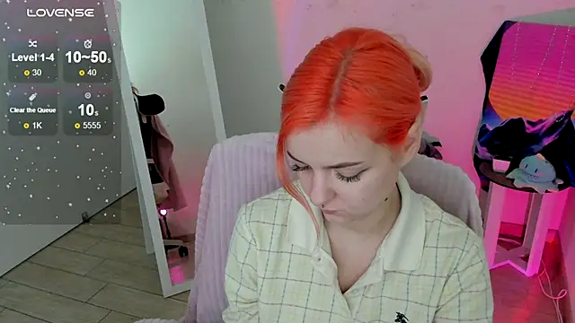 Snapshot of Fire_Bestie chatting on September 28, 2025, 12:32 pm Fire Bestie online show from September 28, 2025, 12:32 pm