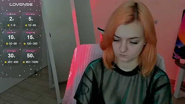 Snapshot of Fire_Bestie chatting on October 20, 2025, 1:11 pm Fire Bestie online show from October 20, 2025, 1:11 pm