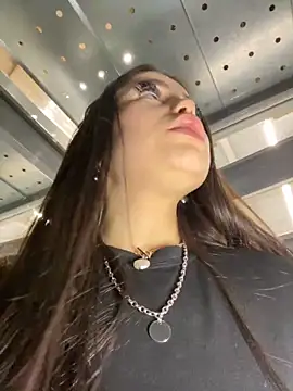 Snapshot of Chloe__Moon chatting on December 13, 2024, 9:20 pm Chloe Moon online show from December 13, 2024, 9:20 pm