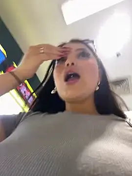 Snapshot of Chloe__Moon chatting on March 9, 2025, 12:31 pm Chloe Moon online show from March 9, 2025, 12:31 pm