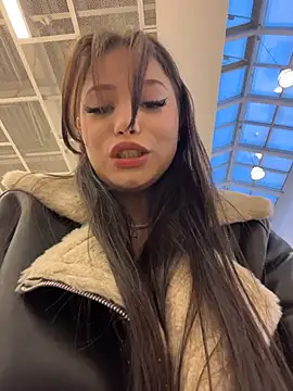 Snapshot of Chloe__Moon chatting on October 29, 2025, 1:24 pm Chloe Moon online show from October 29, 2025, 1:24 pm