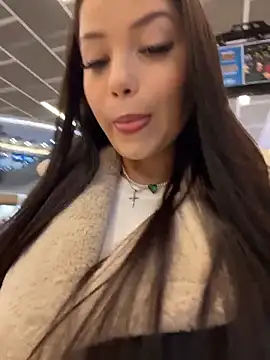 Snapshot of Chloe__Moon chatting on December 4, 2025, 1:09 pm Chloe Moon online show from December 4, 2025, 1:09 pm