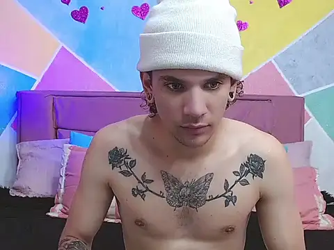 tylor boy online show from September 18, 2025, 4:36 am