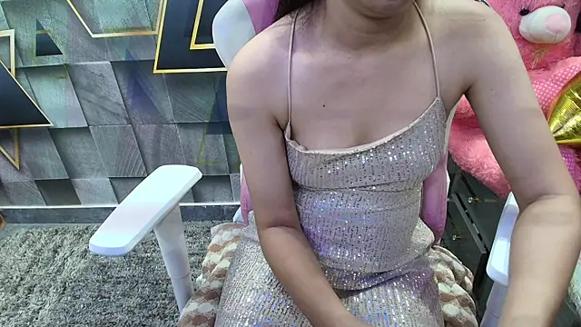 Snapshot of YourKusu chatting on November 4, 2025, 12:15 pm YourKusu online show from November 4, 2025, 12:15 pm