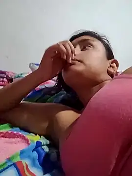 Snapshot of sariitha_sw chatting on February 26, 2025, 8:00 pm sariitha sw online show from February 26, 2025, 8:00 pm