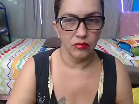Snapshot of mom_son_dirty chatting on December 5, 2024, 3:06 pm mom son dirty online show from December 5, 2024, 3:06 pm