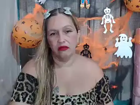 Snapshot of mom_son_dirty chatting on October 15, 2025, 2:06 pm mom son dirty online show from October 15, 2025, 2:06 pm
