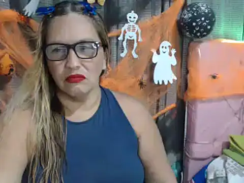 Snapshot of mom_son_dirty chatting on October 23, 2025, 10:41 pm mom son dirty online show from October 23, 2025, 10:41 pm