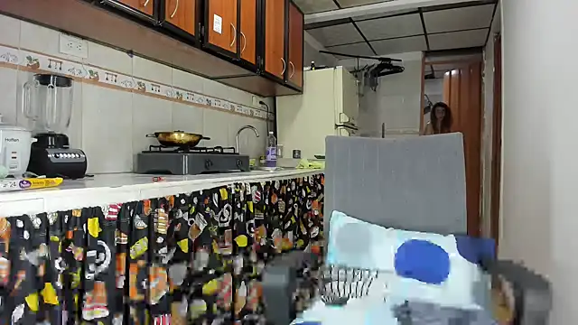 Snapshot of RachelJones_ chatting on December 18, 2024, 9:58 am RachelJones online show from December 18, 2024, 9:58 am