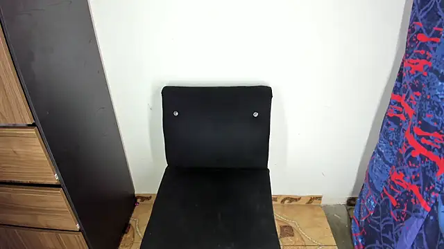 Snapshot of RachelJones_ chatting on December 20, 2024, 8:49 am RachelJones online show from December 20, 2024, 8:49 am