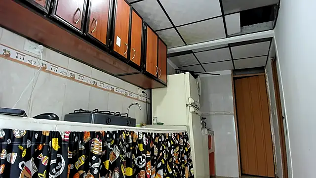 Snapshot of RachelJones_ chatting on December 22, 2024, 3:22 am RachelJones online show from December 22, 2024, 3:22 am