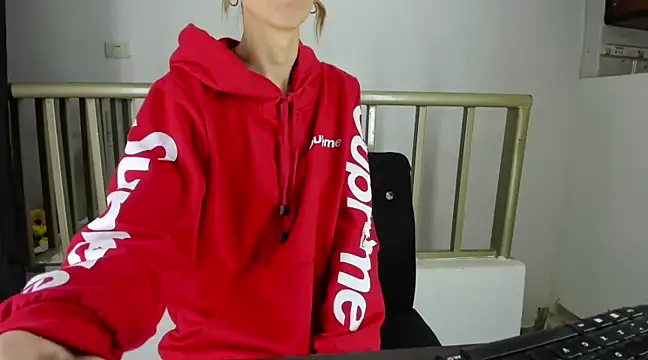 Snapshot of RachelJones_ chatting on February 5, 2025, 9:25 am RachelJones online show from February 5, 2025, 9:25 am