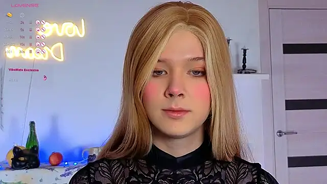 Snapshot of _yourFoxy_ chatting on November 17, 2025, 2:12 pm yourFoxy online show from November 17, 2025, 2:12 pm