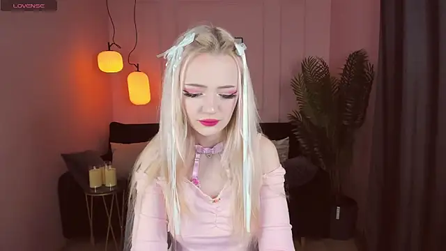 EmilyAir online show from January 1, 2025, 9:41 pm