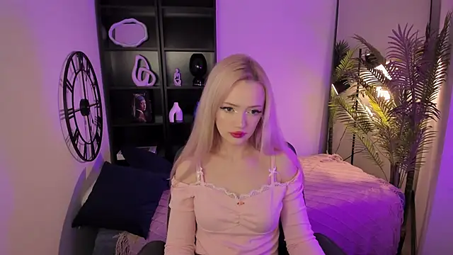 EmilyAir online show from September 26, 2025, 7:51 pm