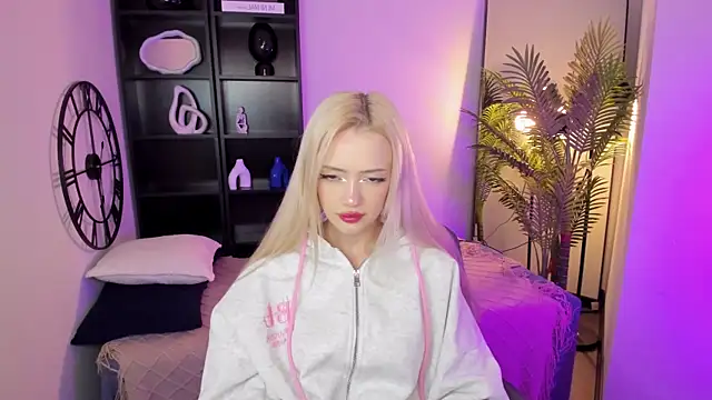 EmilyAir online show from November 19, 2025, 3:45 pm