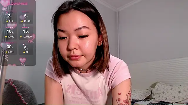 Snapshot of osaka_nia chatting on October 29, 2025, 11:12 am osaka nia online show from October 29, 2025, 11:12 am