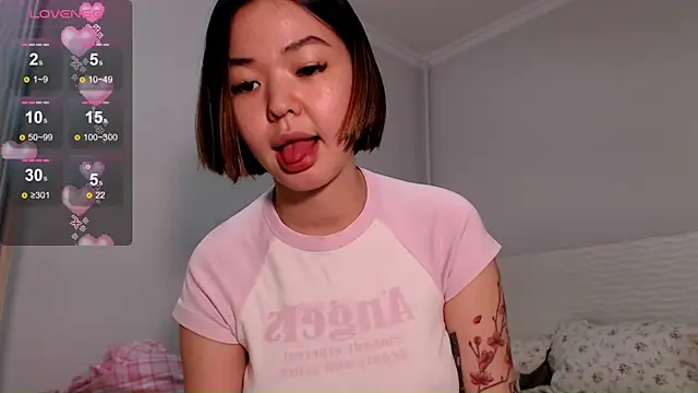 Snapshot of osaka_nia chatting on November 9, 2025, 3:21 pm osaka nia online show from November 9, 2025, 3:21 pm