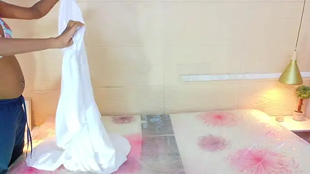 Chocolatte bar online show from October 7, 2025, 2:03 pm