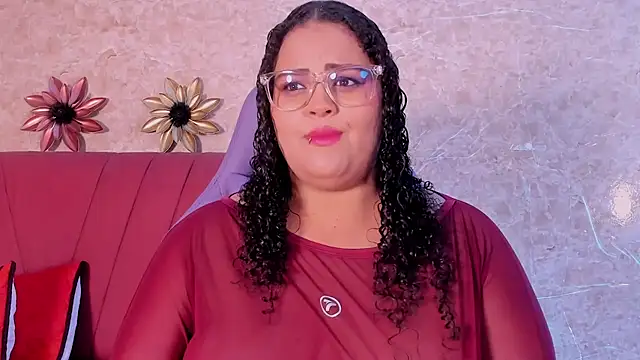 Snapshot of juli_2tyes chatting on November 12, 2025, 3:51 am juli 2tyes online show from November 12, 2025, 3:51 am