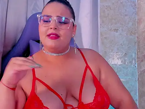 Snapshot of juli_2tyes chatting on November 18, 2025, 3:56 am juli 2tyes online show from November 18, 2025, 3:56 am