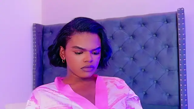 CamiEstrada online show from September 11, 2025, 8:14 am