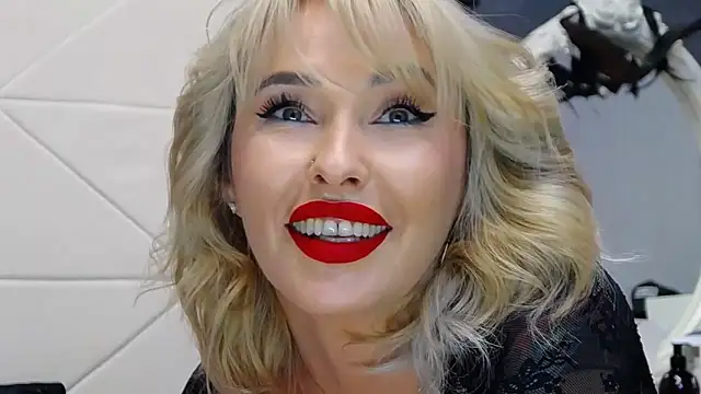 IssaSmith online show from October 29, 2025, 7:43 am