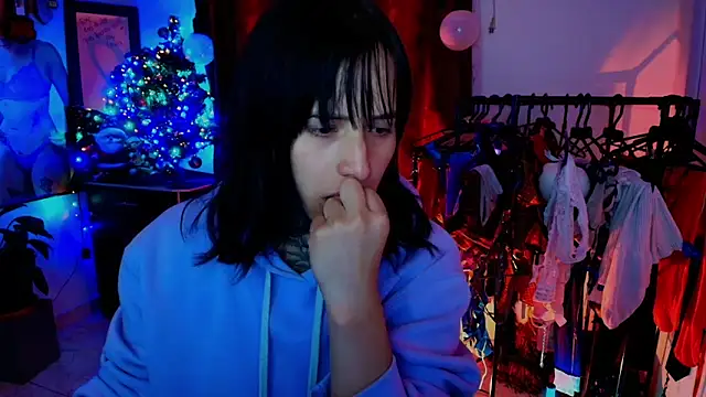 TinnaDawsom online show from December 17, 2025, 1:55 am