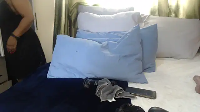 Foxybrownxx1 online show from October 19, 2025, 6:14 am