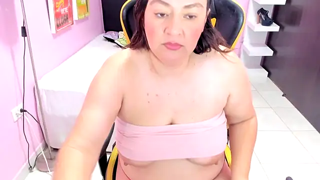 Snapshot of mommy_whore_slut chatting on January 27, 2025, 11:54 am mommy whore slut online show from January 27, 2025, 11:54 am