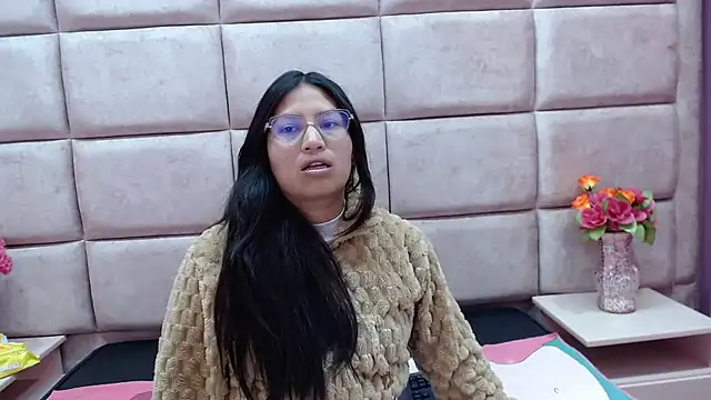 Snapshot of Miaa_Smiith_ chatting on January 20, 2025, 2:22 am Miaa Smiith online show from January 20, 2025, 2:22 am