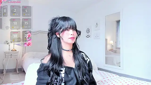 HannaKim online show from November 14, 2025, 5:22 pm