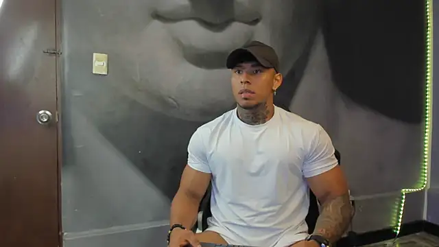 Snapshot of bradley_smith chatting on January 29, 2025, 7:36 am bradley smith online show from January 29, 2025, 7:36 am