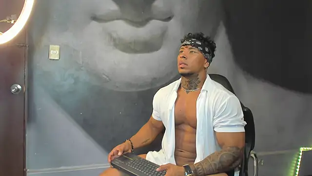 Snapshot of bradley_smith chatting on February 1, 2025, 10:15 am bradley smith online show from February 1, 2025, 10:15 am