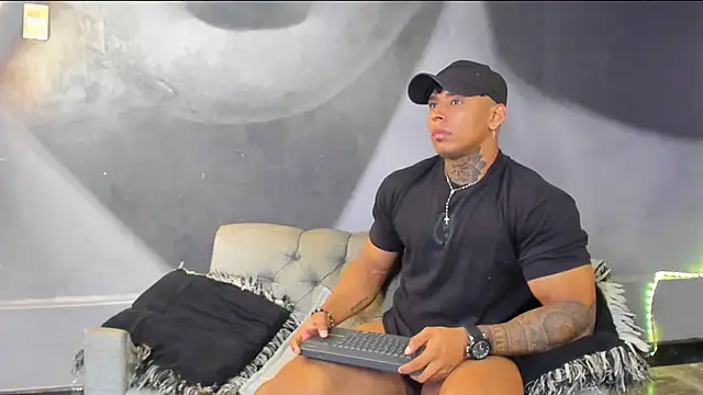 Snapshot of bradley_smith chatting on February 8, 2025, 2:27 pm bradley smith online show from February 8, 2025, 2:27 pm