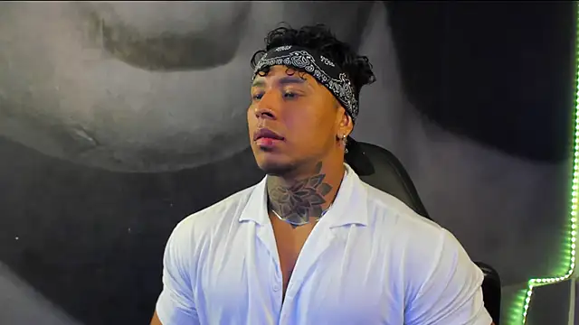 Snapshot of bradley_smith chatting on February 16, 2025, 10:32 am bradley smith online show from February 16, 2025, 10:32 am