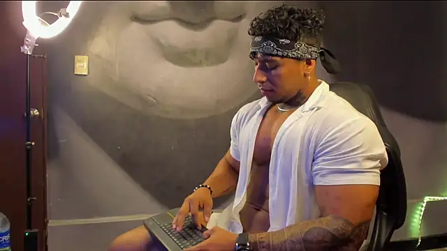 Snapshot of bradley_smith chatting on February 16, 2025, 1:38 pm bradley smith online show from February 16, 2025, 1:38 pm