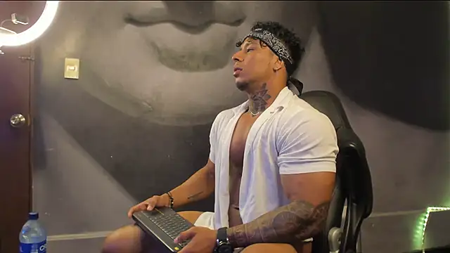 Snapshot of bradley_smith chatting on February 16, 2025, 4:42 pm bradley smith online show from February 16, 2025, 4:42 pm