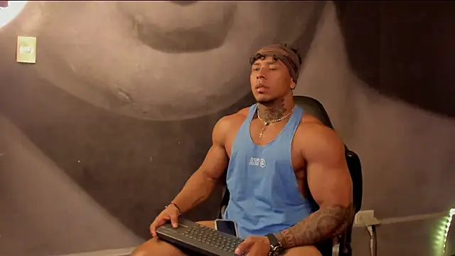 Snapshot of bradley_smith chatting on February 17, 2025, 6:15 pm bradley smith online show from February 17, 2025, 6:15 pm