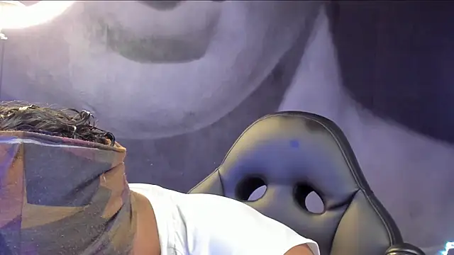 Snapshot of bradley_smith chatting on February 21, 2025, 3:34 am bradley smith online show from February 21, 2025, 3:34 am