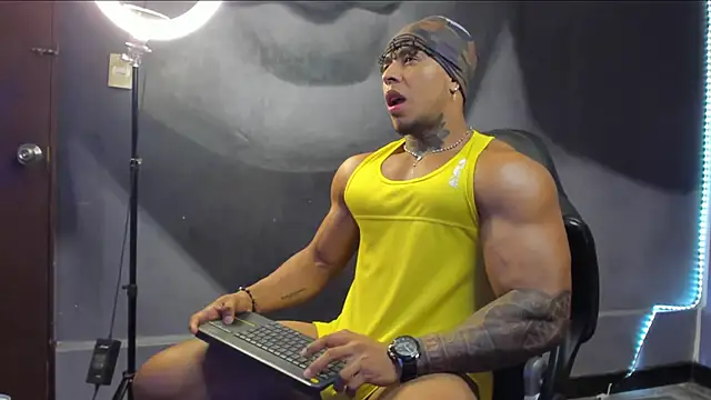 Snapshot of bradley_smith chatting on February 22, 2025, 10:51 am bradley smith online show from February 22, 2025, 10:51 am