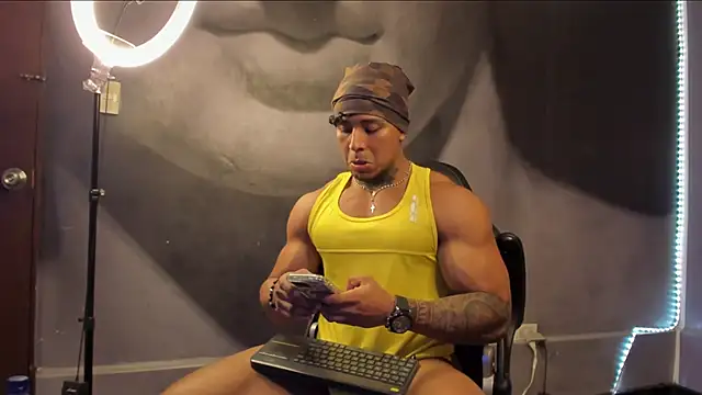 Snapshot of bradley_smith chatting on February 22, 2025, 5:13 pm bradley smith online show from February 22, 2025, 5:13 pm