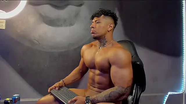 Snapshot of bradley_smith chatting on February 25, 2025, 8:03 am bradley smith online show from February 25, 2025, 8:03 am