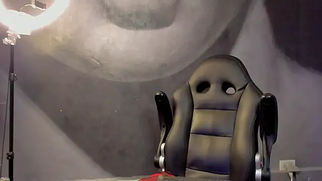 Snapshot of bradley_smith chatting on March 12, 2025, 6:22 pm bradley smith online show from March 12, 2025, 6:22 pm