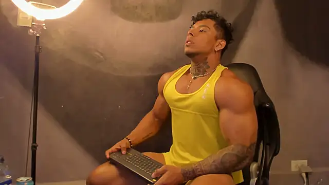 Snapshot of bradley_smith chatting on March 14, 2025, 1:24 pm bradley smith online show from March 14, 2025, 1:24 pm